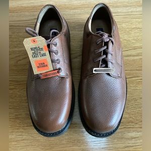 NWT- dockers shoes stain defender shoes